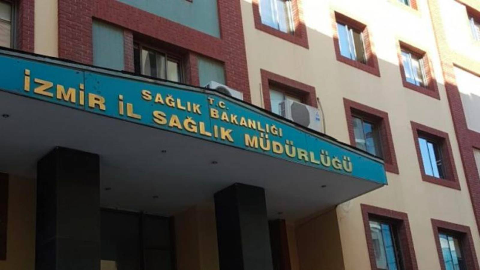 İzmir İl Sağlık Müdürlüğü’nden AIDS’ten ölen 13 yaşındaki çocuk hakkındaki “istismar” iddialarına cevap: İstismar bulgusuna rastlanmadı