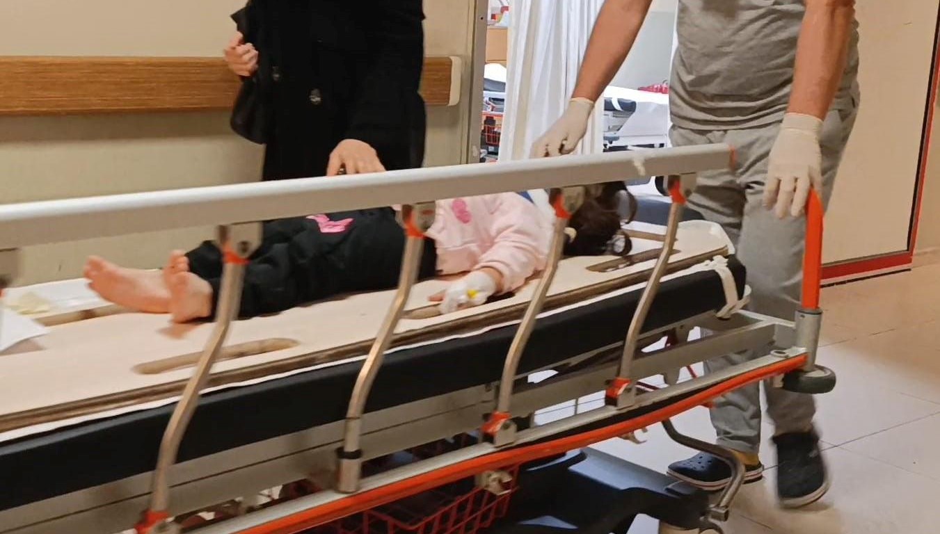 2 yasindaki cocuk balkondan duserek yaralandi 67hBJipL