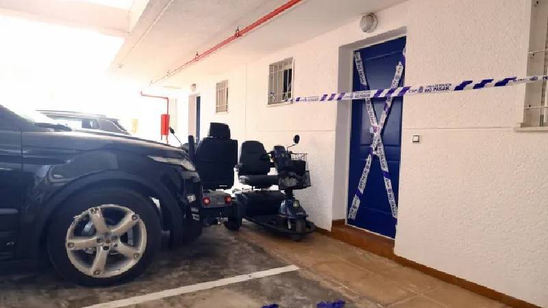 64 yasindaki kadin yakin arkadasini elektrikli supurge kablosuyla bogarak oldurdu OWi96gV3