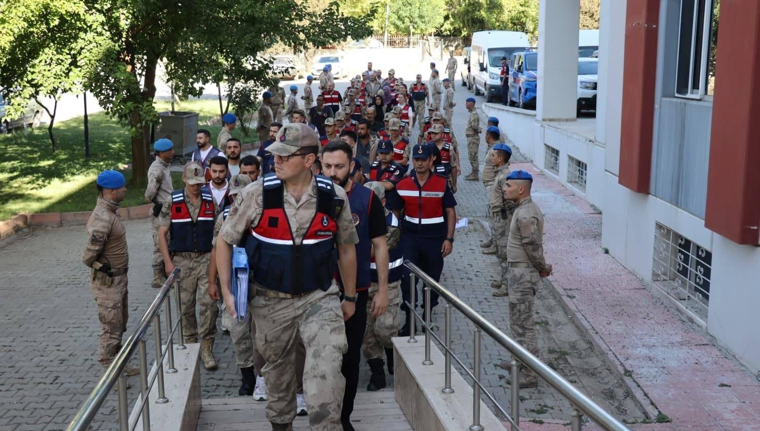 kayip kuzenler sorusturmasinda 2 yil sonra yeni operasyon 5 kisi tutuklandi AZm3Sm84