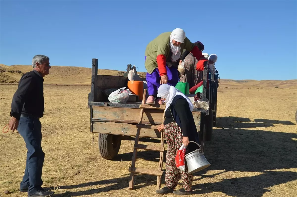 korkutta kadinlarin sut sagma mesaisi ttUg9zPX