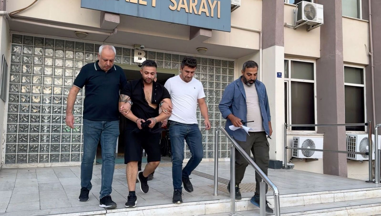 yolda kalinca aku caldi neden sikayetci olmus anlamadim dedi yAcZvgFd