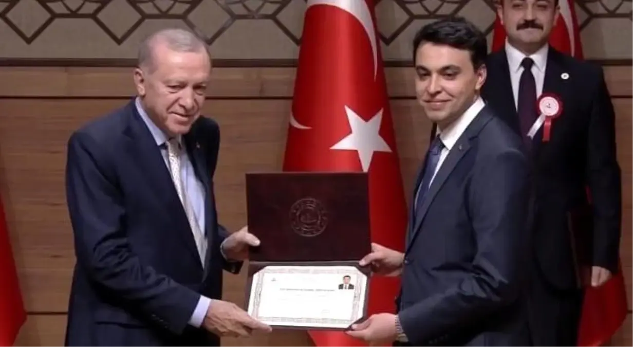 110uncu donemi birincilikle bitiren kaymakam pazaryerini secti 1rrcfWC1.jpg