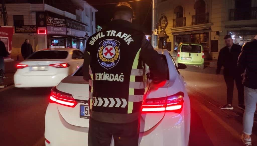 alkollu surucu sivil polisi vale saninca yakalandi 7O78sJSY.jpg