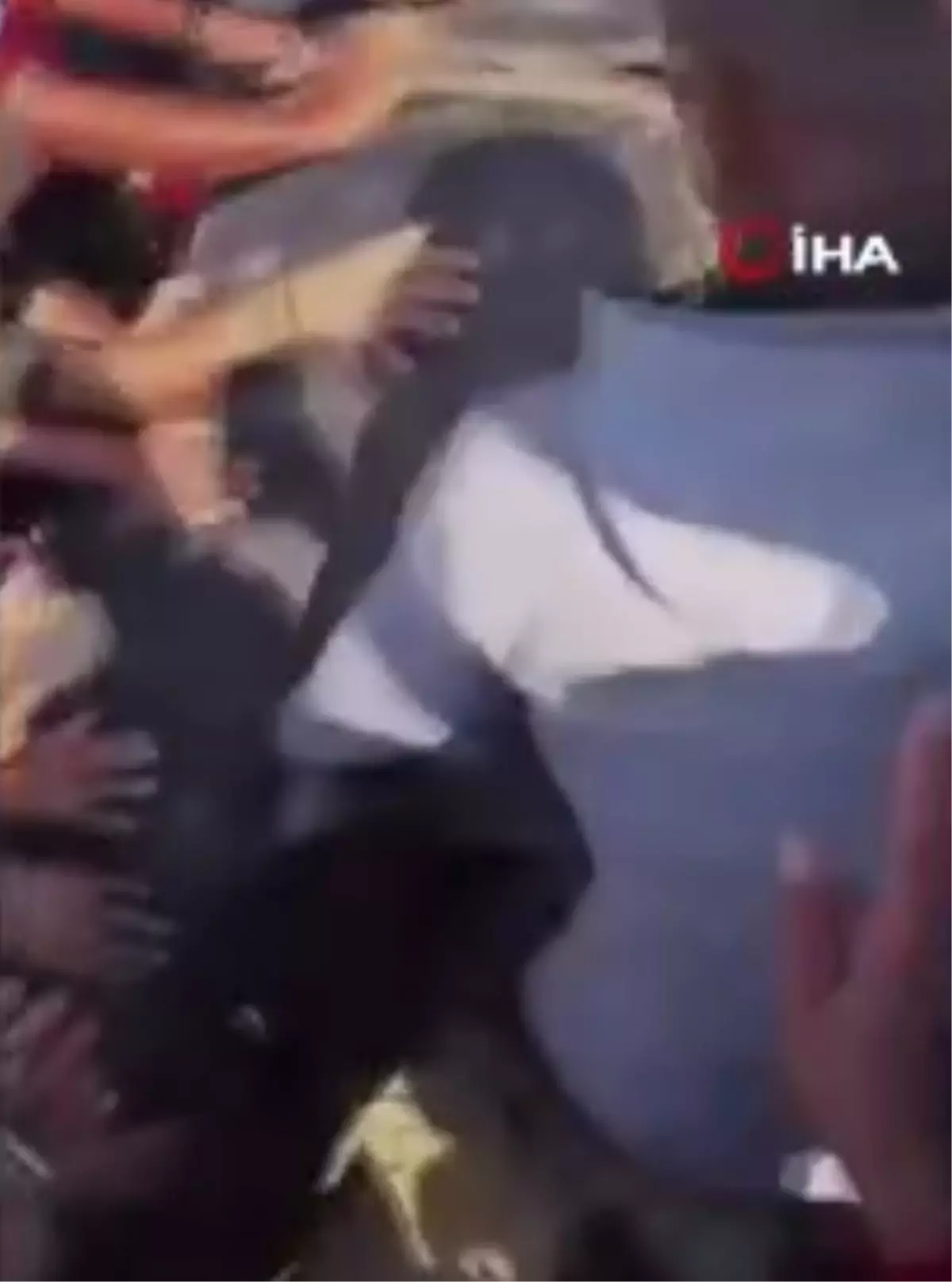 gazzede yaklasik 10 metre uzunlugundaki dev balik karaya vurdu siwTsJqj.jpg