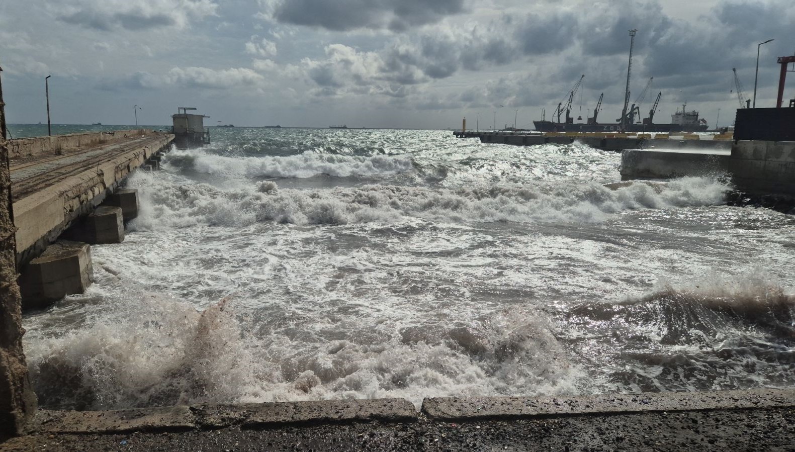 marmara denizinde siddetli firtina jxygjjAO