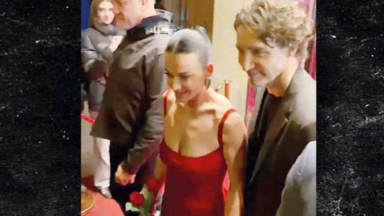 pariste ask bir baskadir KW1rTdEC.jpg