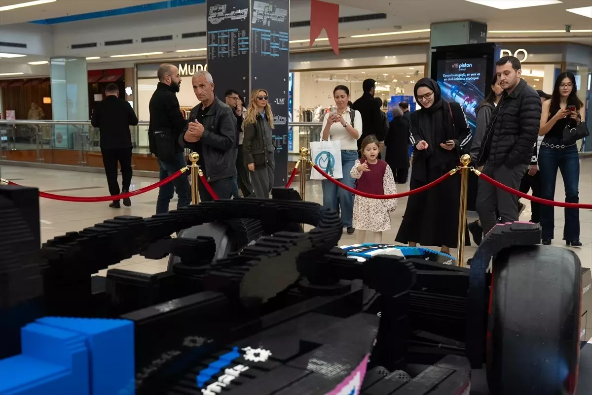 400 bin lego parcasiyla yapilan formula 1 araci ankarada sergileniyor QCNEGE6g.jpg