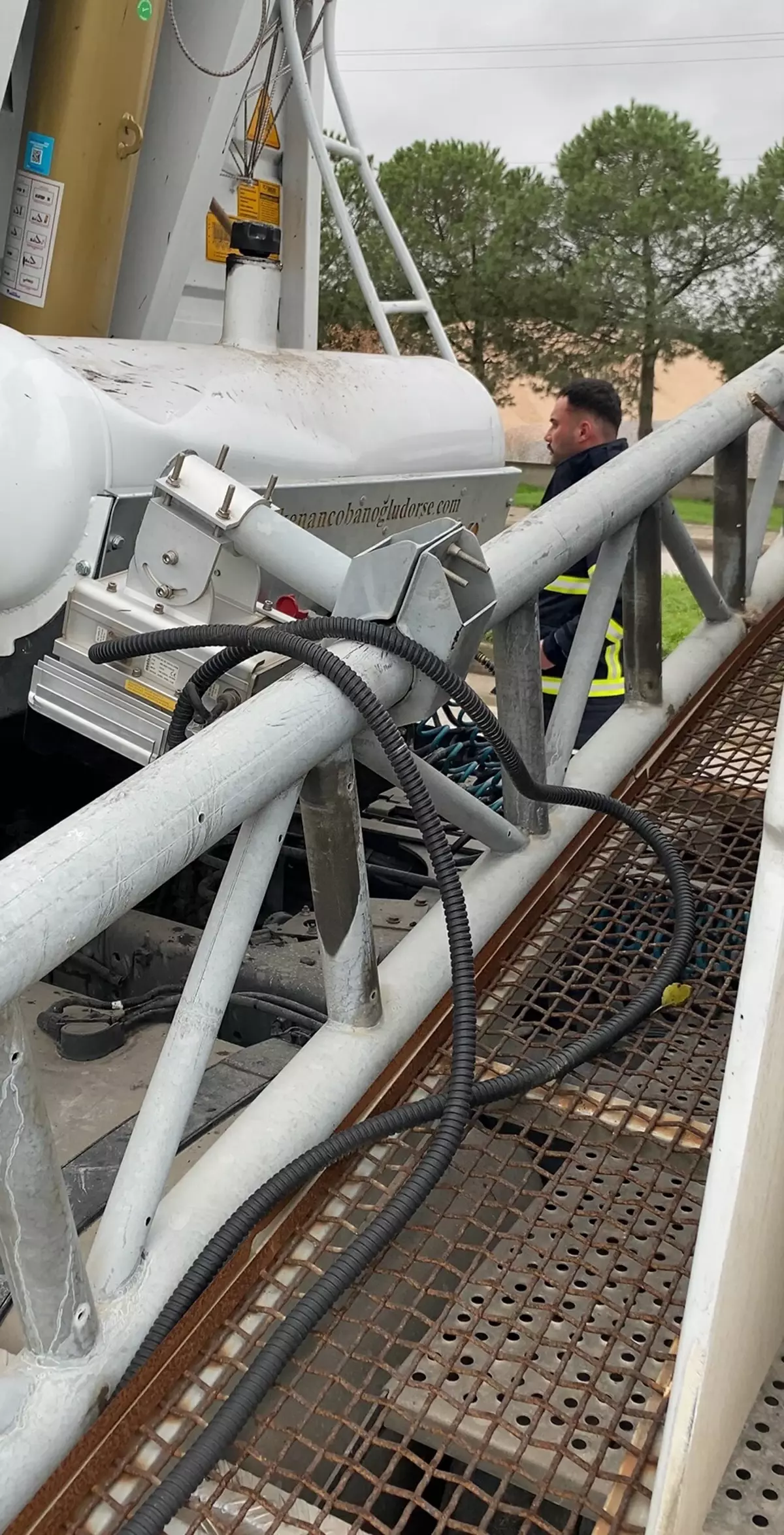 canakkalede tir diregi devrildi TbumBWhD.jpg