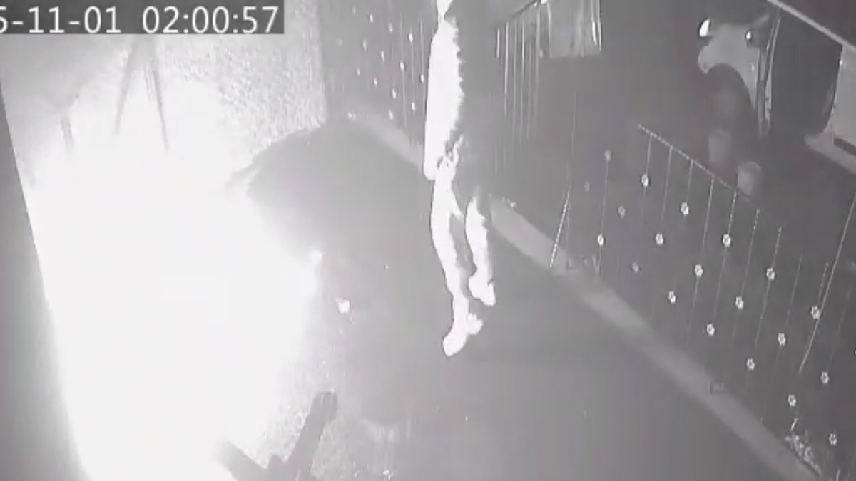 istanbulda kadini darbedilmekten kurtaran esnafin dukkanini atese verdi Uv9NNlmf.jpg