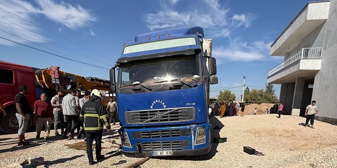 tir lastigini degistirirken aracin altinda kaldi yasamini yitirdi 6RZKK1WW.jpg