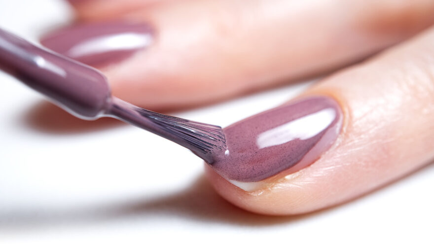 “Zombi Parmak” Sorununa Çözüm: İletken Oje İle Teknoloji ve Kozmetik Bir Arada